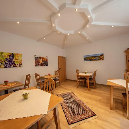 Ferienweingut Klaus Thiesen Gästezimmer und Apartments-3
